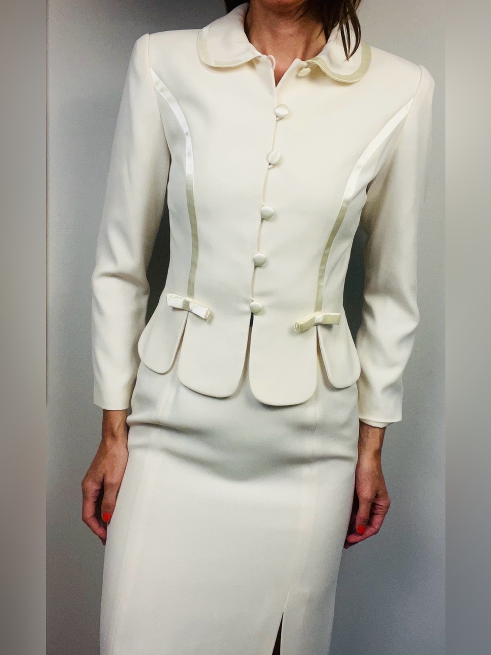 Vintage Ivory Two-Piece Skirt Suit – Cropped Peplum Blazer & Maxi Skirt – Size 6